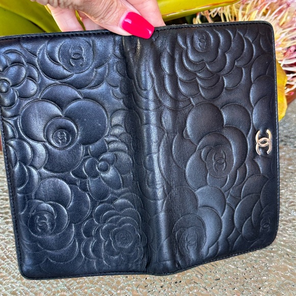CHANEL CAMELLIA FLORAL LAMB SKIN WALLET GUC  BLACK GREY INTERIOR - Picture 7 of 16